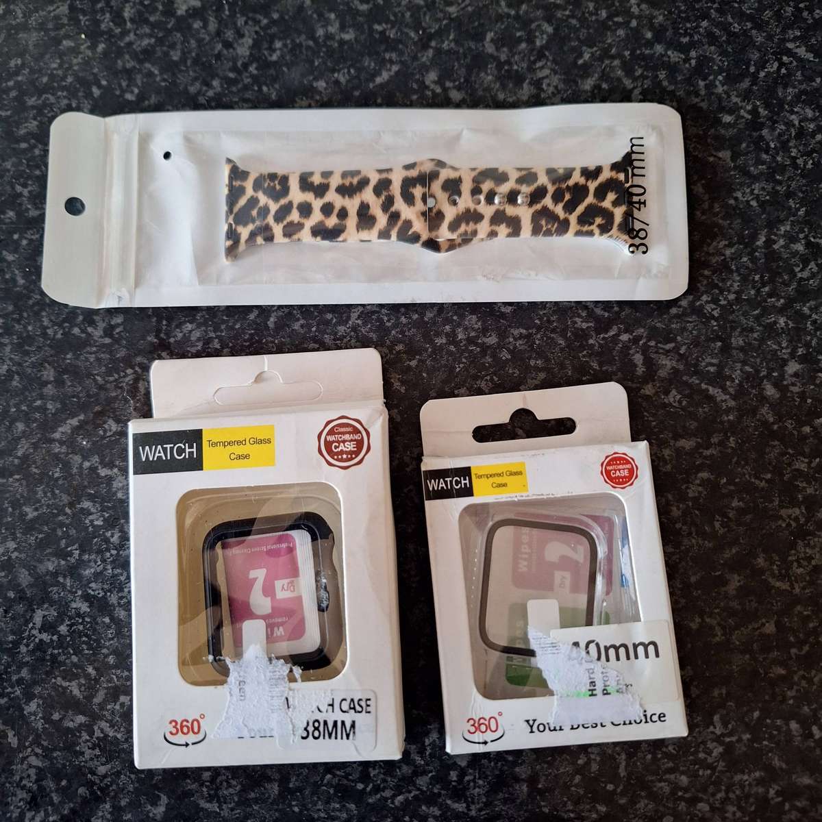 Apple Watch SE 40mm - Space Gray Aluminum Case + Midnight Sport Band