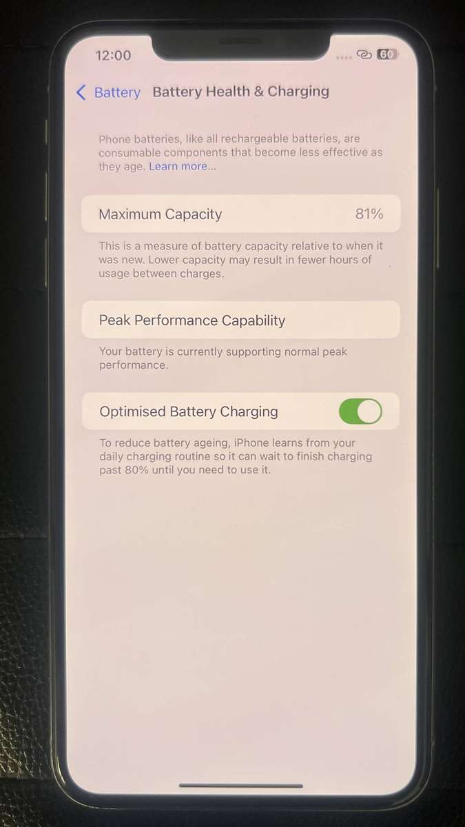 Apple iPhone XS Max - 256GB - White / Silver + UAG Case & Cable