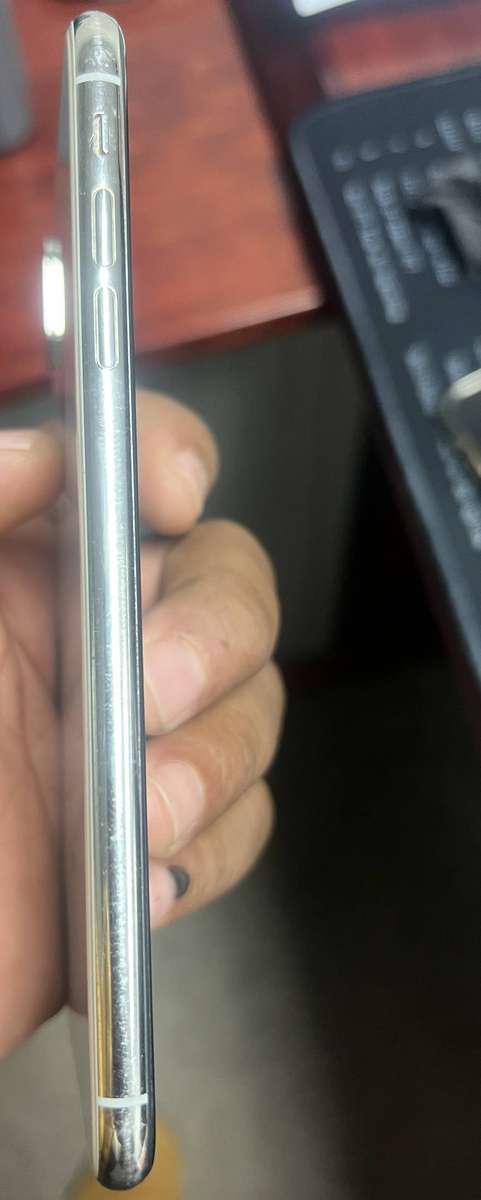 Apple iPhone XS Max - 256GB - White / Silver + UAG Case & Cable