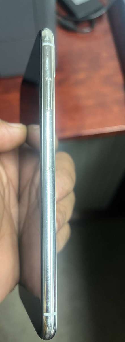 Apple iPhone XS Max - 256GB - White / Silver + UAG Case & Cable