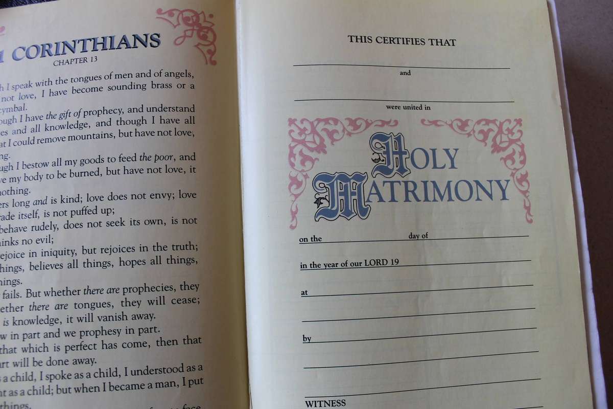 HOLY BIBLE- NEW KING JAMES VERSION, GIANT (LlARGE) PRINT References, Concordance  Red Letter Edition