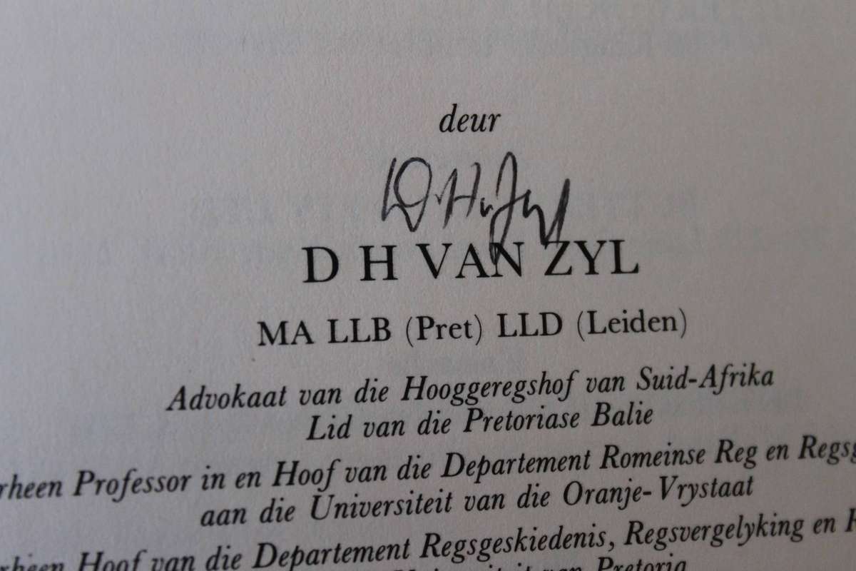 BEGINSELS VAN REGSVERGELYKING deur D. H. van Zyl (GETEKEN)