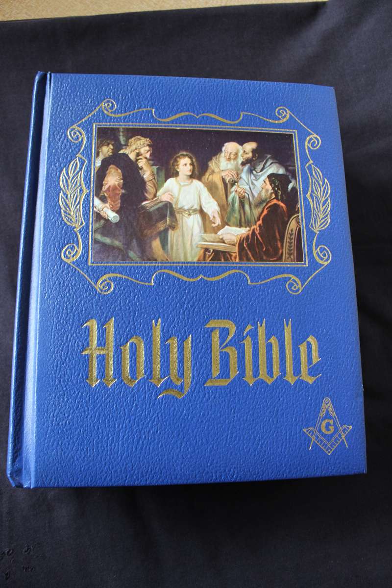 HOLY BIBLE (KING JAMES VERSION) RED LETTER EDITION HEIRLOOM BIBLE PUBLISHERS
