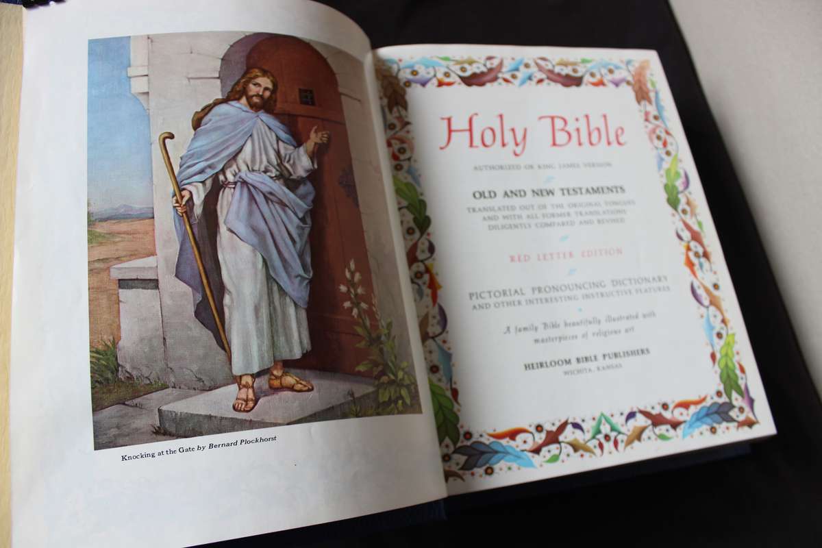 HOLY BIBLE (KING JAMES VERSION) RED LETTER EDITION HEIRLOOM BIBLE PUBLISHERS