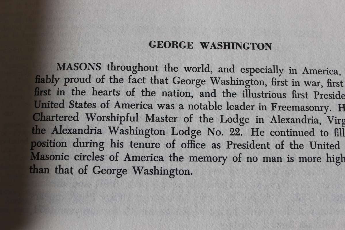 HOLY BIBLE (KING JAMES VERSION) RED LETTER EDITION HEIRLOOM BIBLE PUBLISHERS