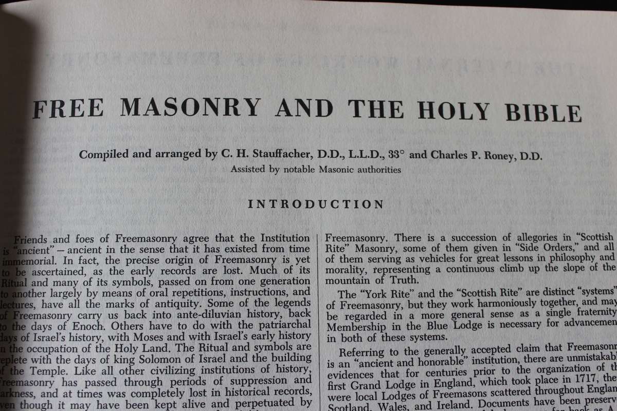 HOLY BIBLE (KING JAMES VERSION) RED LETTER EDITION HEIRLOOM BIBLE PUBLISHERS