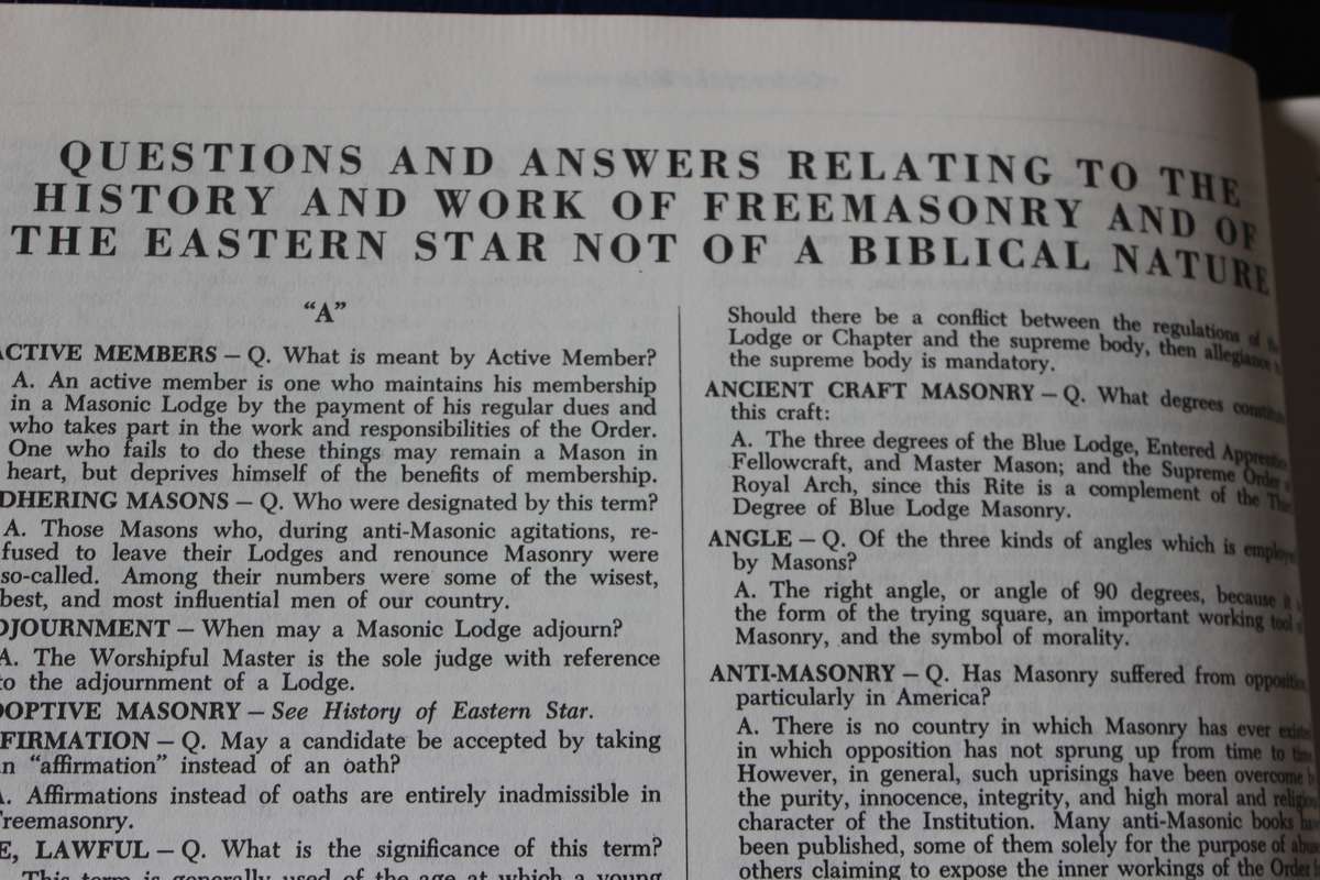 HOLY BIBLE (KING JAMES VERSION) RED LETTER EDITION HEIRLOOM BIBLE PUBLISHERS