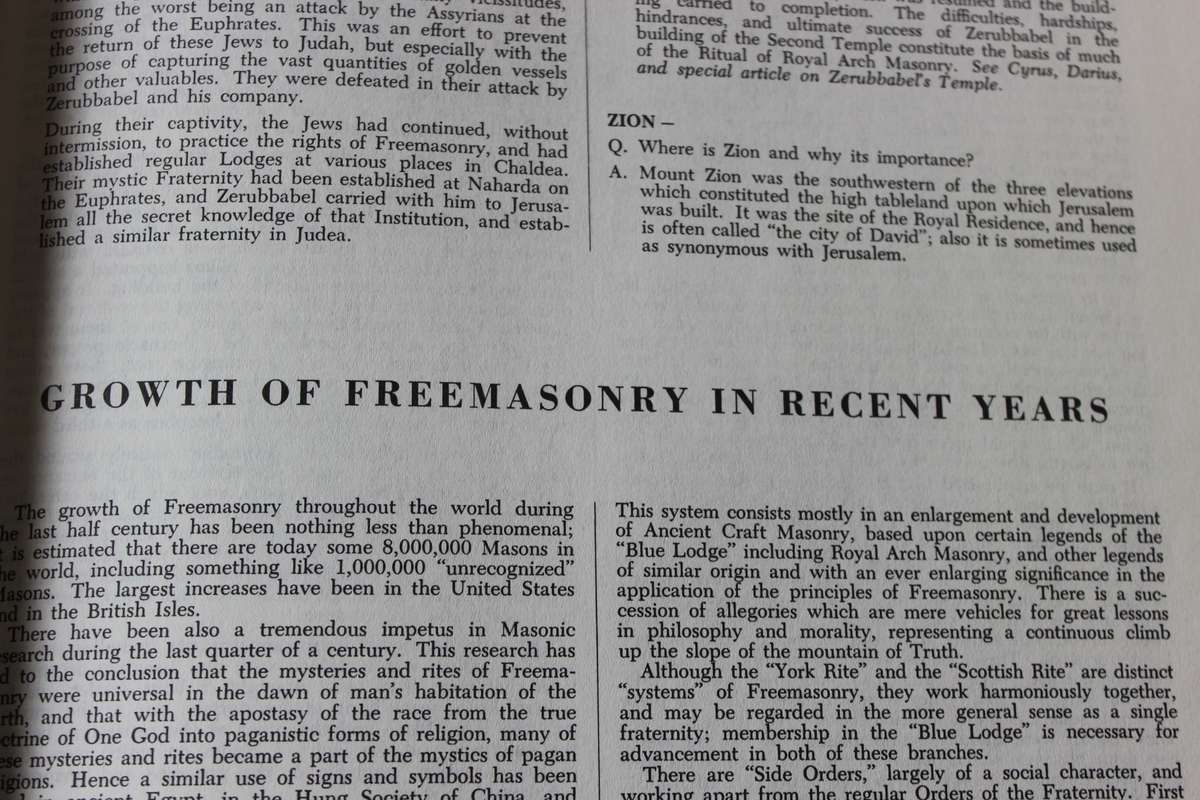 HOLY BIBLE (KING JAMES VERSION) RED LETTER EDITION HEIRLOOM BIBLE PUBLISHERS