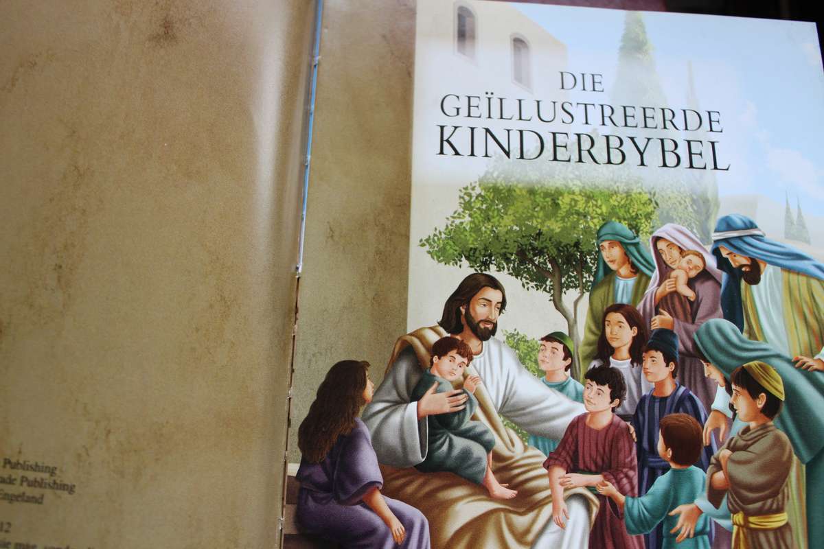 DIE GEÏLLUSTREERDE KINDERBYBEL. North Parade Publishers. J. Emmerson-Hicks.