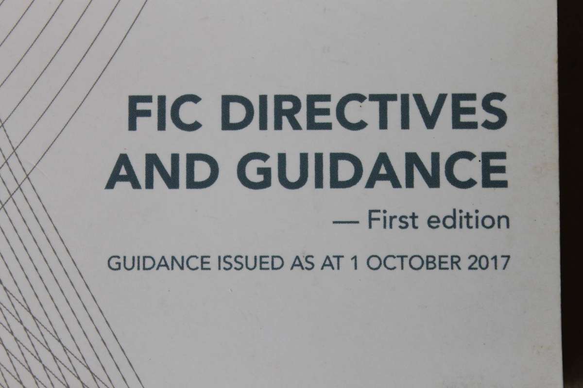 FINANCIAL INTELLIGENCE CENTRE  DIRECTIVES AND GUIDANCE  First Edition 1 October 2017