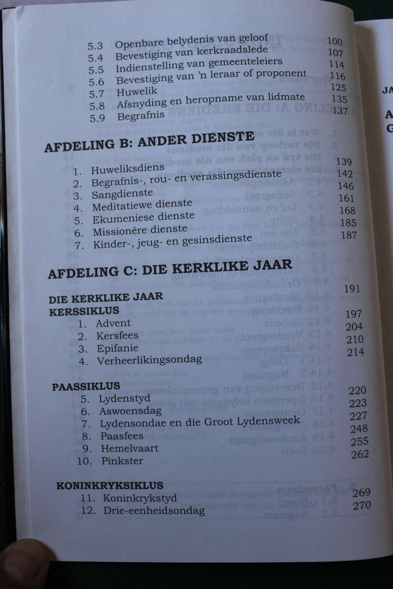 VIR DIE EREDIENS. 'n Handleiding. Nederduitse Gereformeerde Kerk.