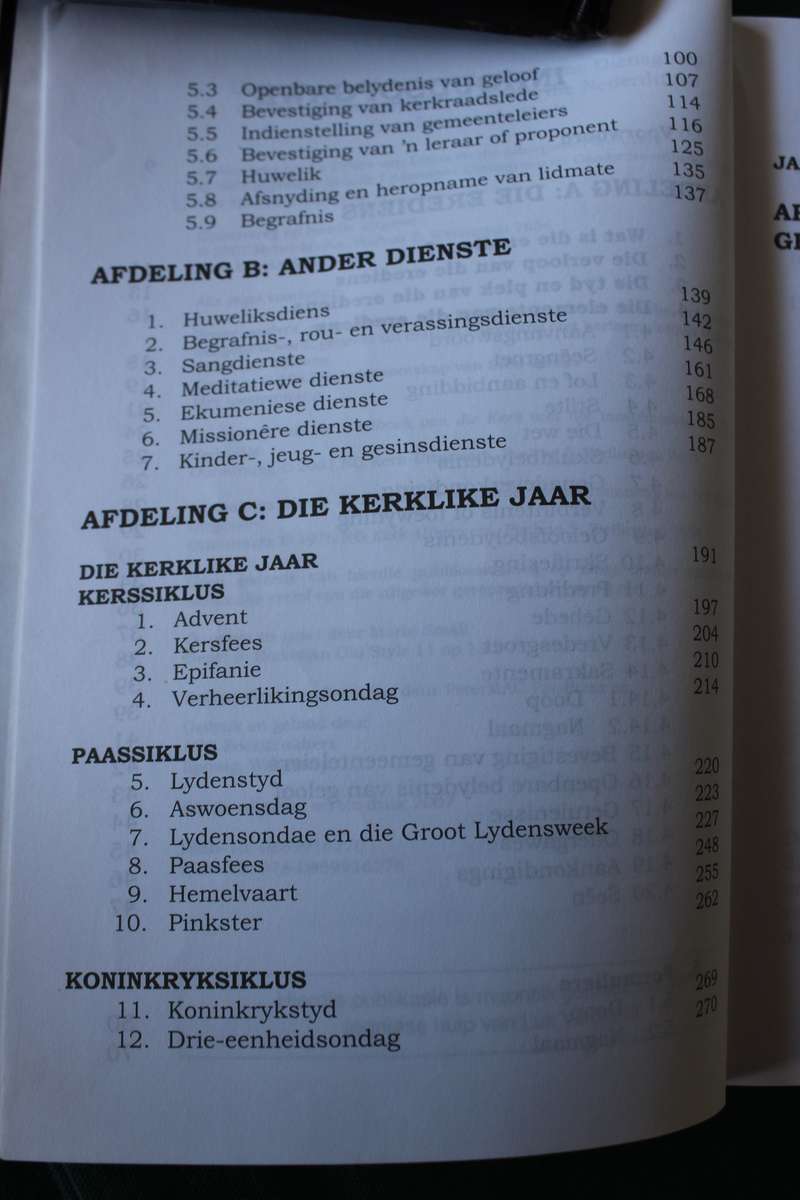 VIR DIE EREDIENS. 'n Handleiding. Nederduitse Gereformeerde Kerk.