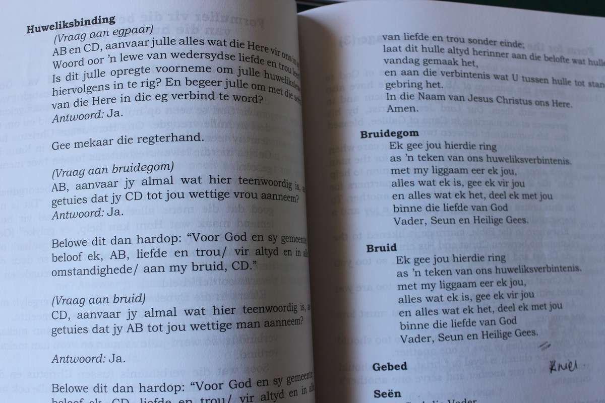 VIR DIE EREDIENS. 'n Handleiding. Nederduitse Gereformeerde Kerk.