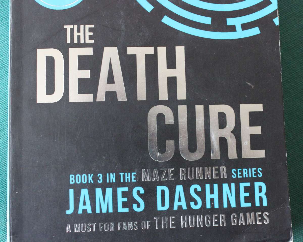 THE DEATH CURE. Book 3 in The Maze Runner Series. James Dashner.