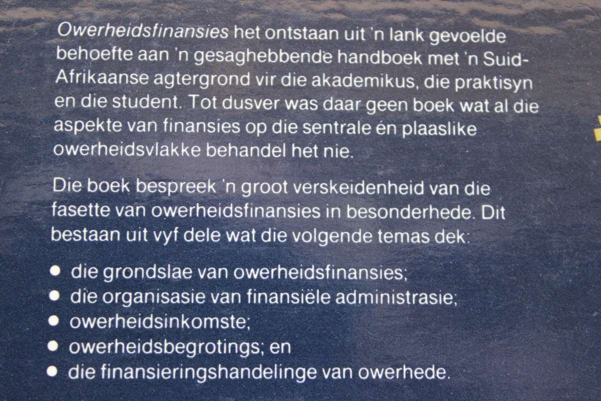 OWERHEIDSFINANSIES  deur J S H Gildenhuys  (GETEKEN)