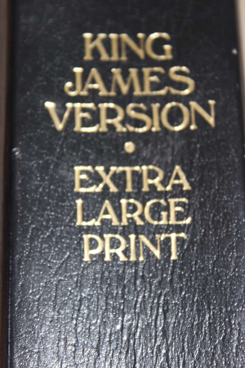 HOLY BIBLE - KING JAMES VERSION  Extra Large Print