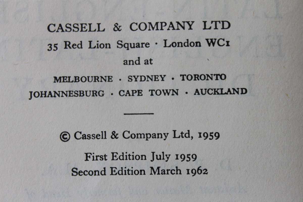 NEW LATIN DICTIONARY- LATIN-ENGLISH  / ENGLISH-LATIN (CASSELL)  by D.P. Simpson