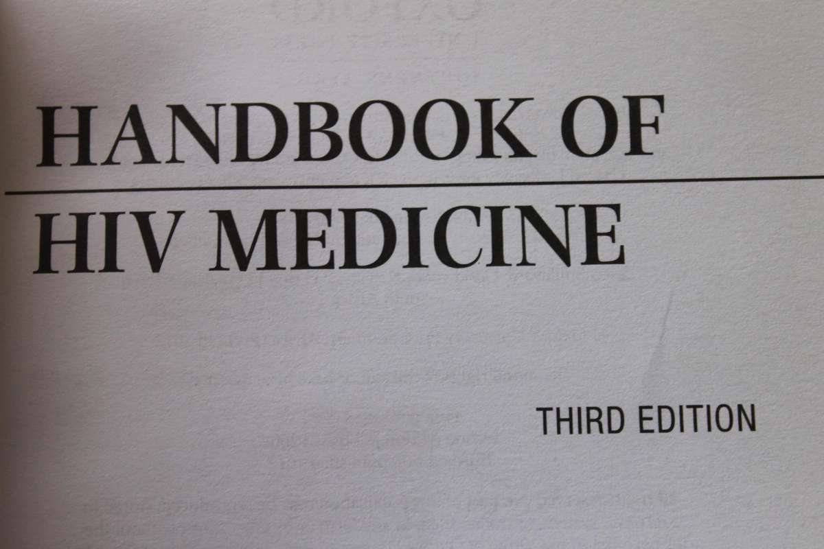 HANDBOOK OF HIV MEDICINE Editors: Gary Maartens, Mark Cotton and others