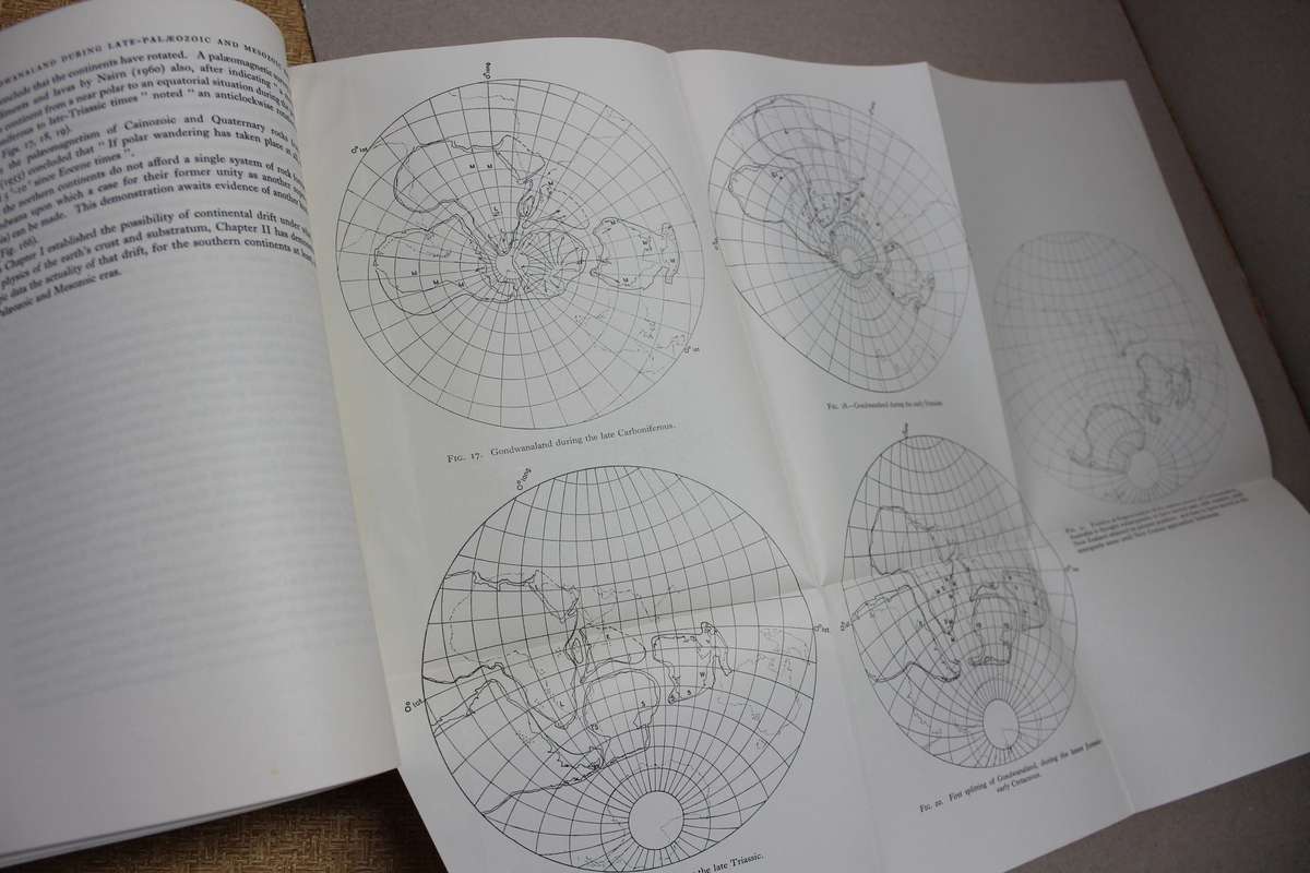 MORPHOLOGY OF THE EARTH  by Lester King