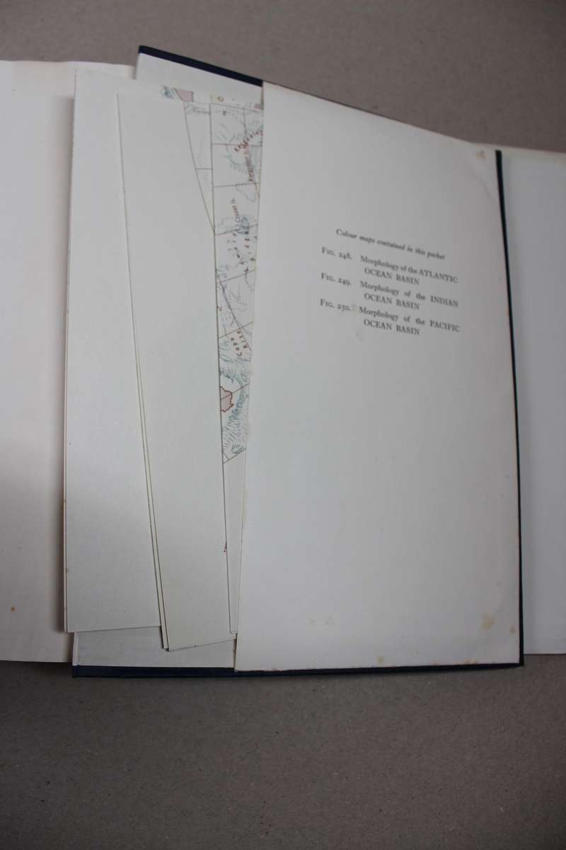 MORPHOLOGY OF THE EARTH  by Lester King