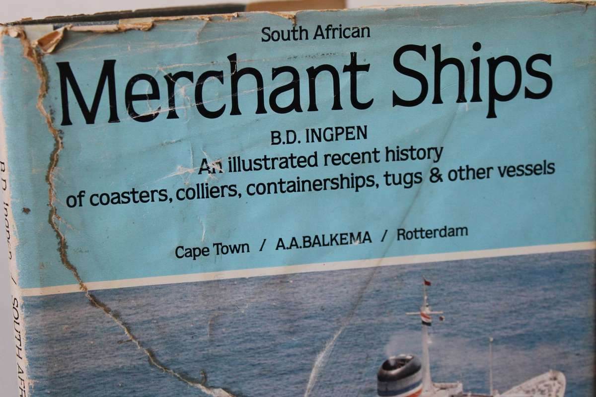 SOUTH AFRICAN MERCHANT SHIPS  by B. D. Ingpen (An illustrated recent history)