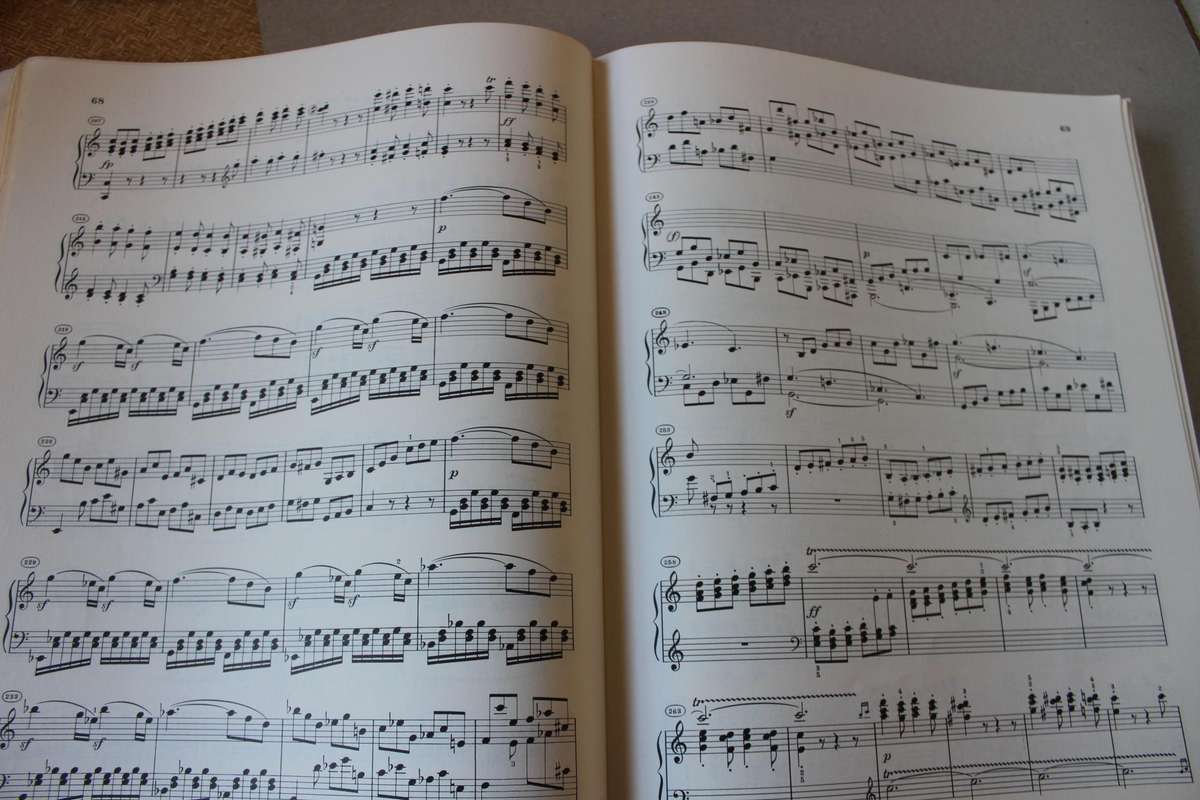 BEETHOVER KLAVIERSONATEN  BAND 1 EN BAND 2. Urtext  G. Henle Verlag