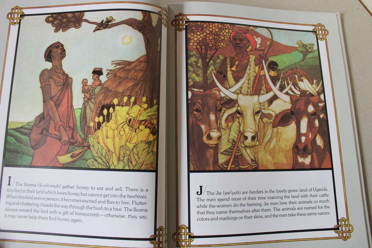 ASHANTI TO ZULU  African Traditions  by Margaret Musgrove  Pictures: Leo and Diane Dillon