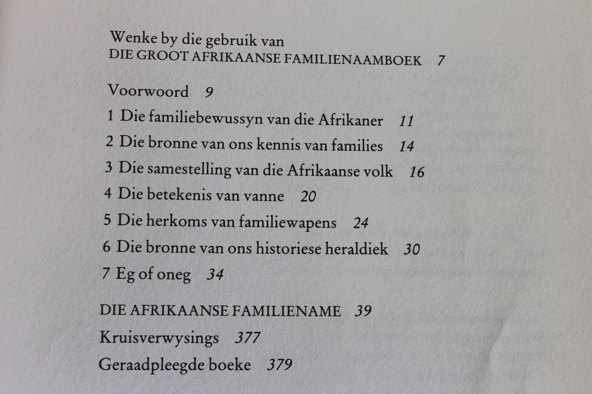 DIE GROOT AFRIKAANSE FAMILIENAAMBOEK  deur C. Pama