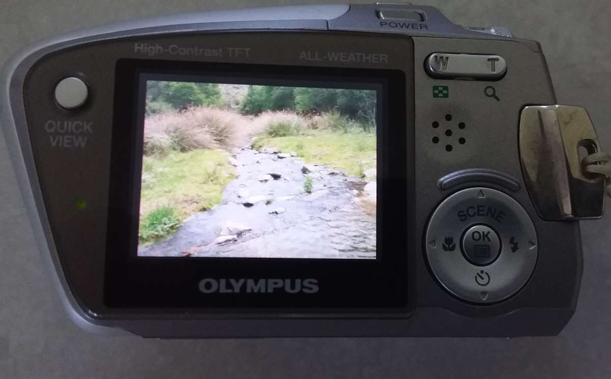 OLYMPUS MICRO-MINI DIGITAL CAMERA IN EXCELLENT CONDITION