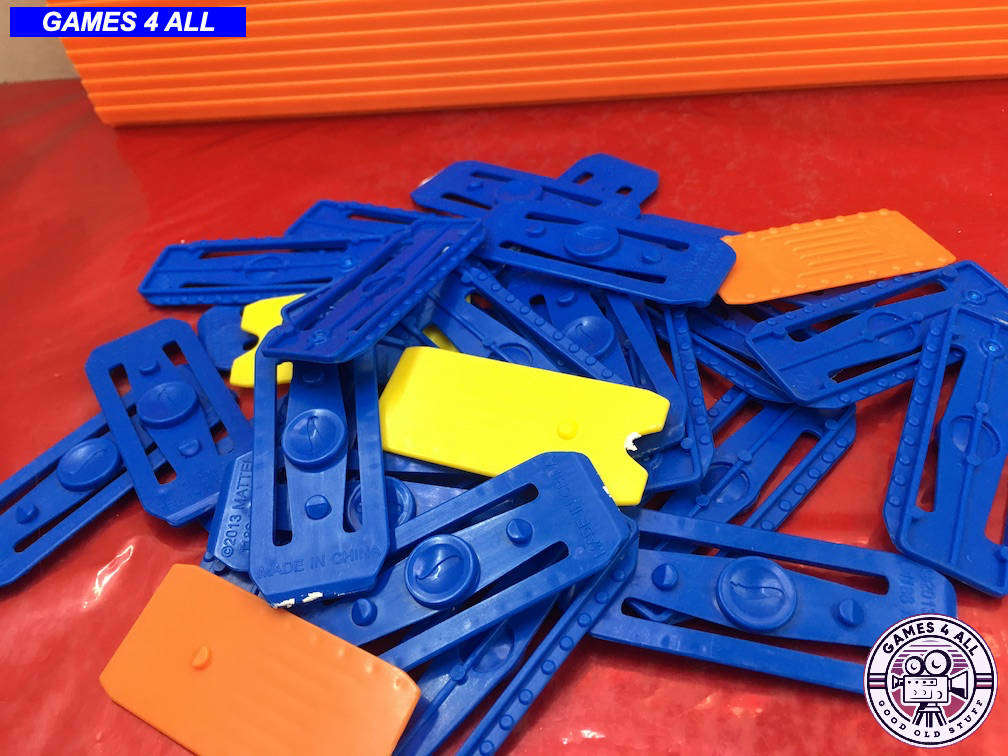 32 Hot Wheels Tracks & Connectors - Like Bew