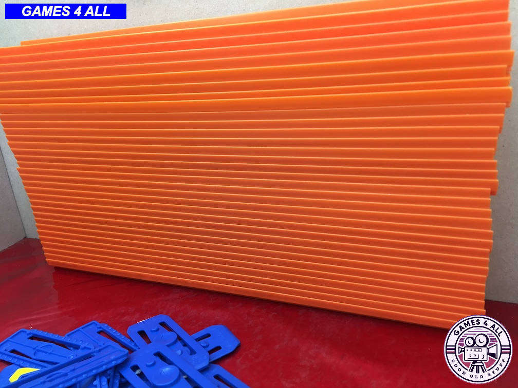 32 Hot Wheels Tracks & Connectors - Like Bew