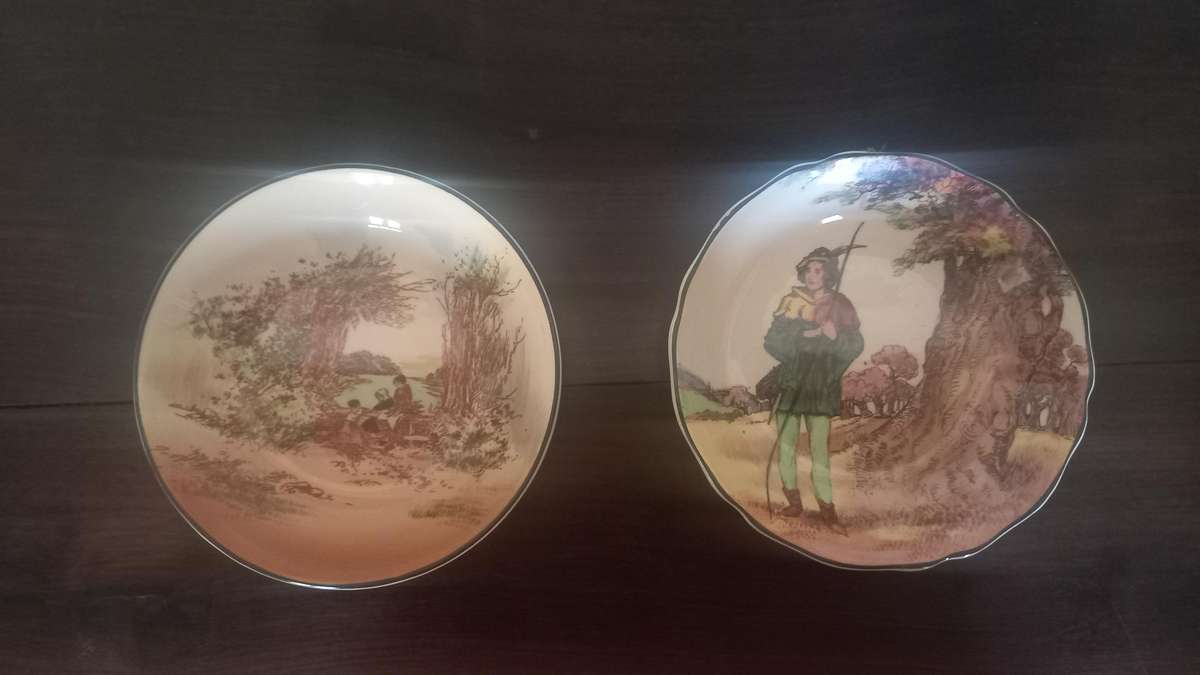 2 x ROYAL DOULTON SMALL PLATES 13cm