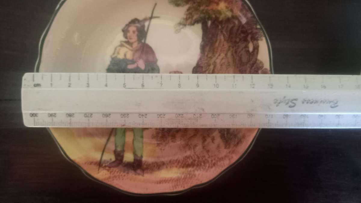 2 x ROYAL DOULTON SMALL PLATES 13cm