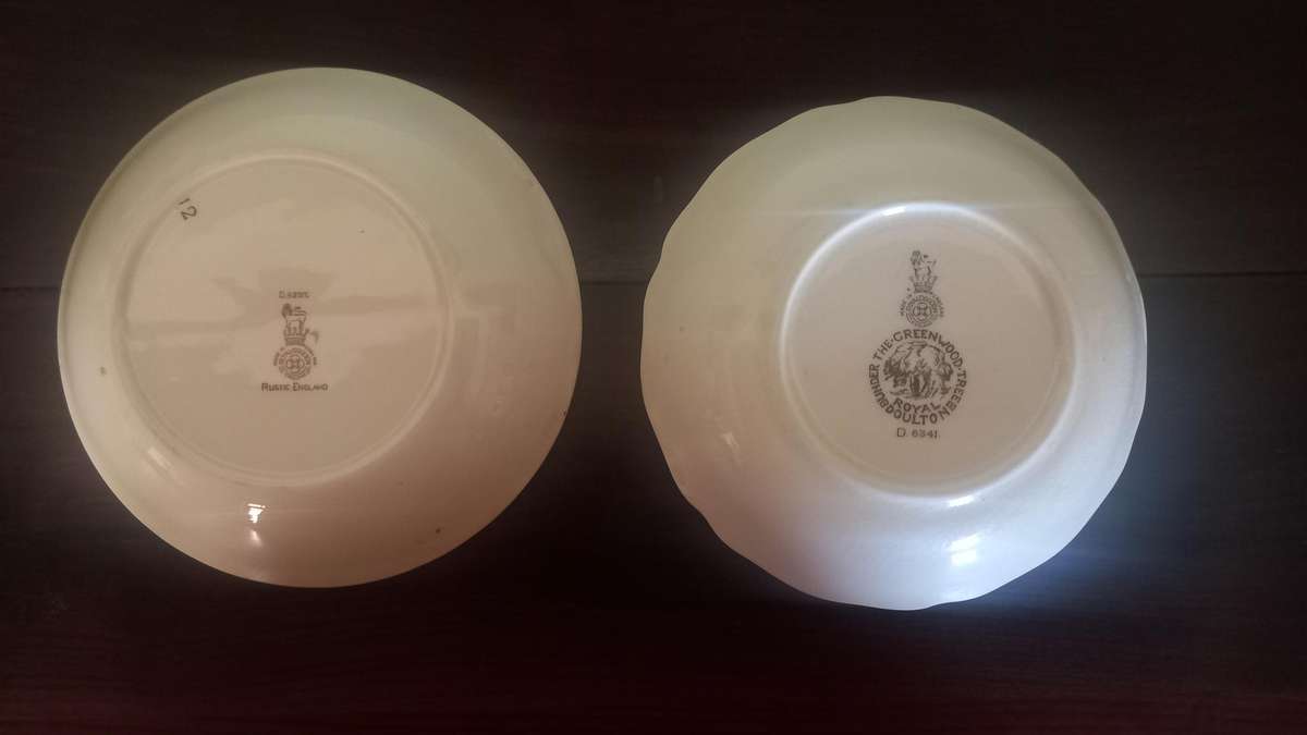 2 x ROYAL DOULTON SMALL PLATES 13cm
