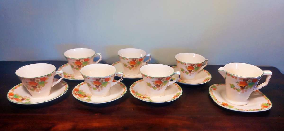 GRINDLEY 6 X TEA CUPS AND SAUCERS AND MILK JUG PLUS 1 X SMALL PLATE