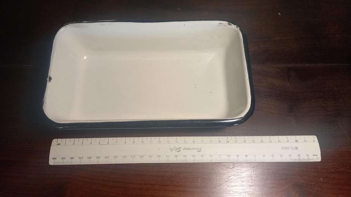 BLACK AND WHITE VINTAGE ENAMEL 5 X PIECES