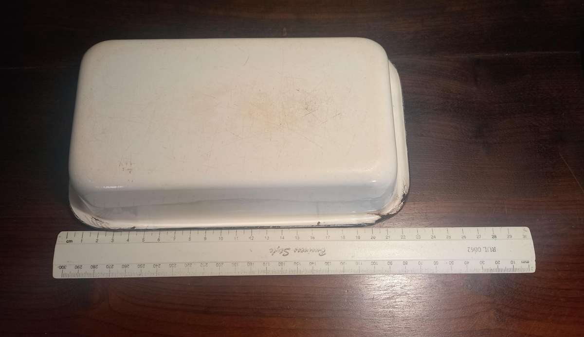 BLACK AND WHITE VINTAGE ENAMEL 5 X PIECES