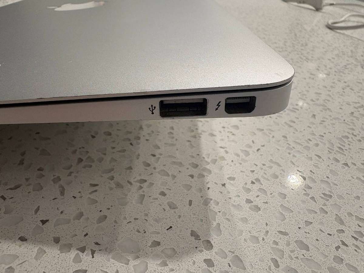 Macbook Air 11 inch A1465
