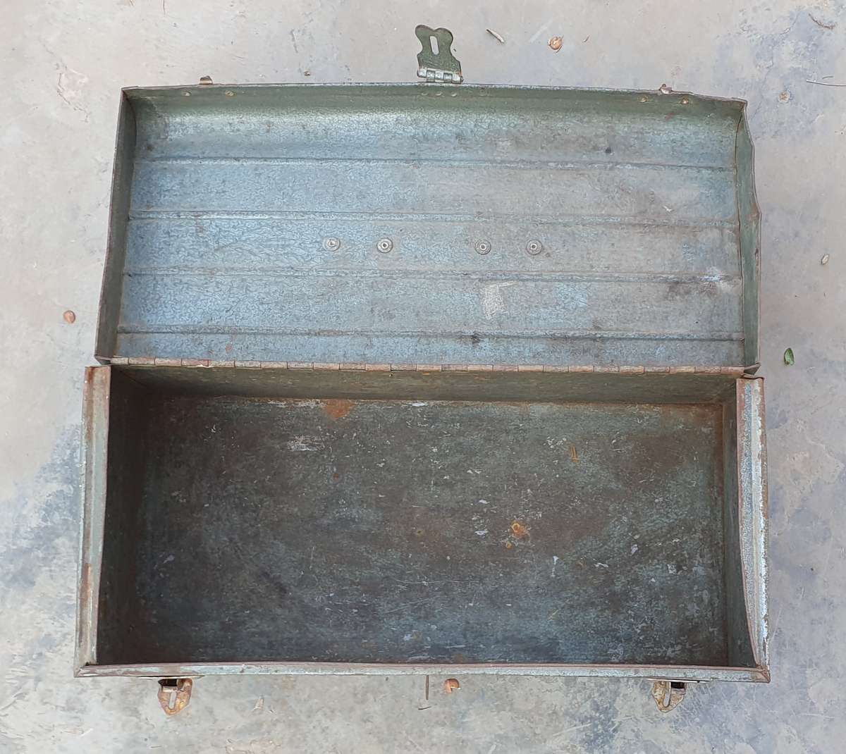 Vintage toolbox as per photos