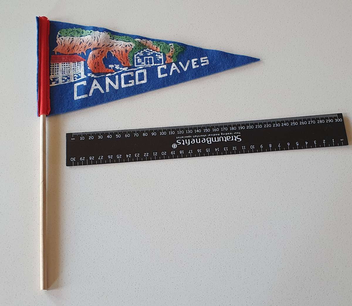 6x Vintage landmark memorabilia flags as per photo