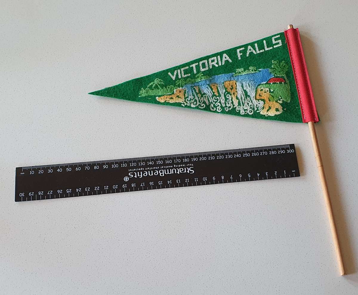 6x Vintage landmark memorabilia flags as per photo