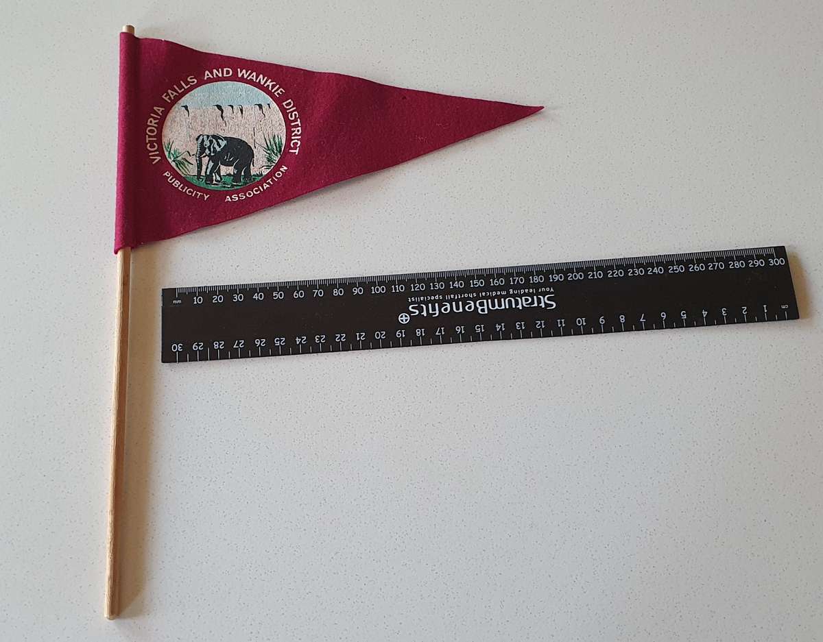 6x Vintage landmark memorabilia flags as per photo