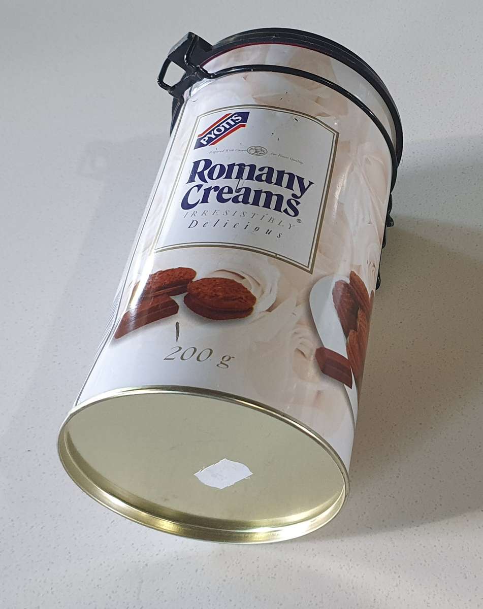 PYOTT'S ROMANY CREAM tin as per photos