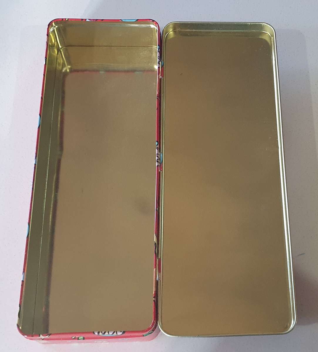 Red tin as per photos