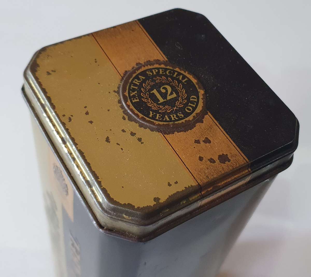 Johnnie Walker tin as per photos