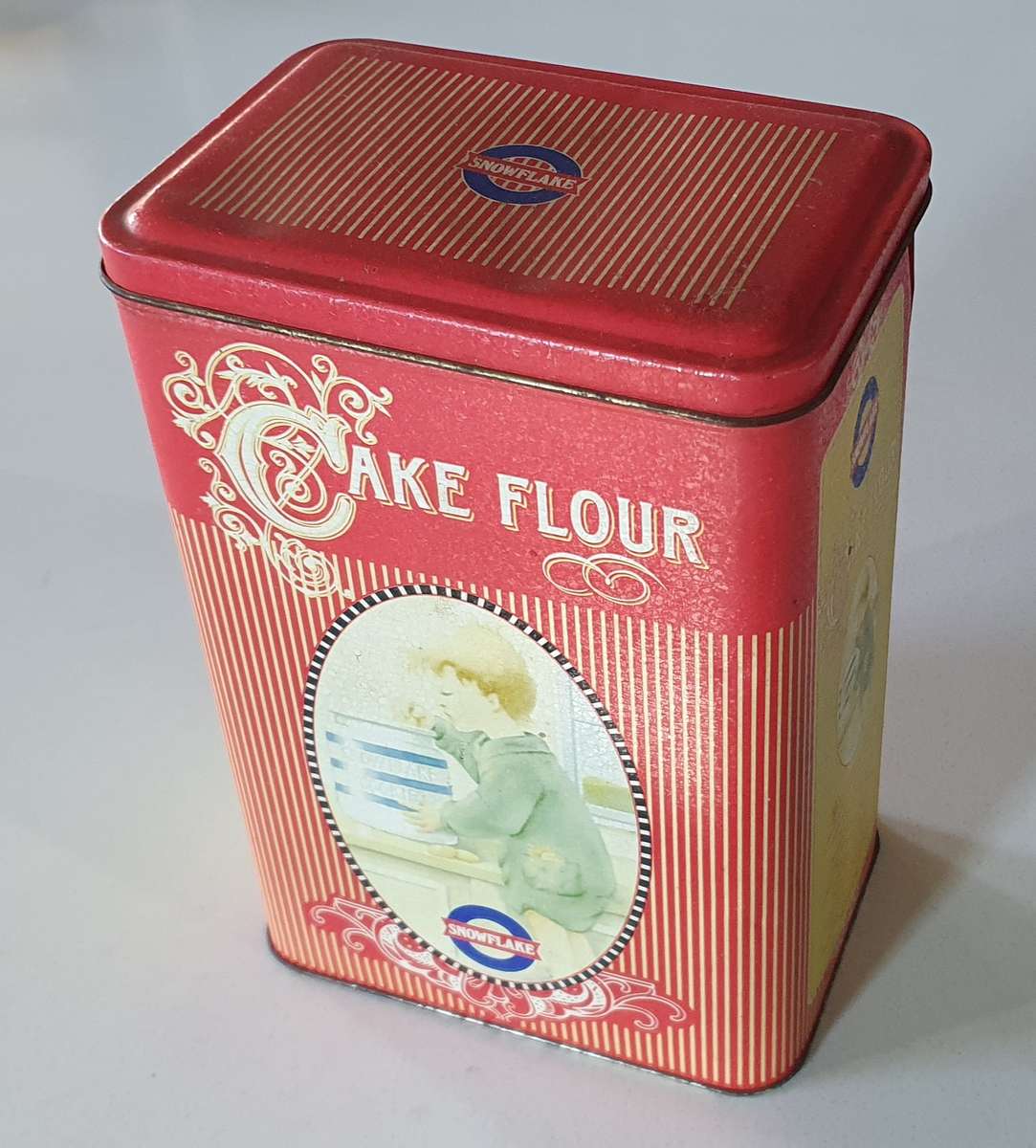 SNOWFLAKE CAKE FLOUR tin as per photo.