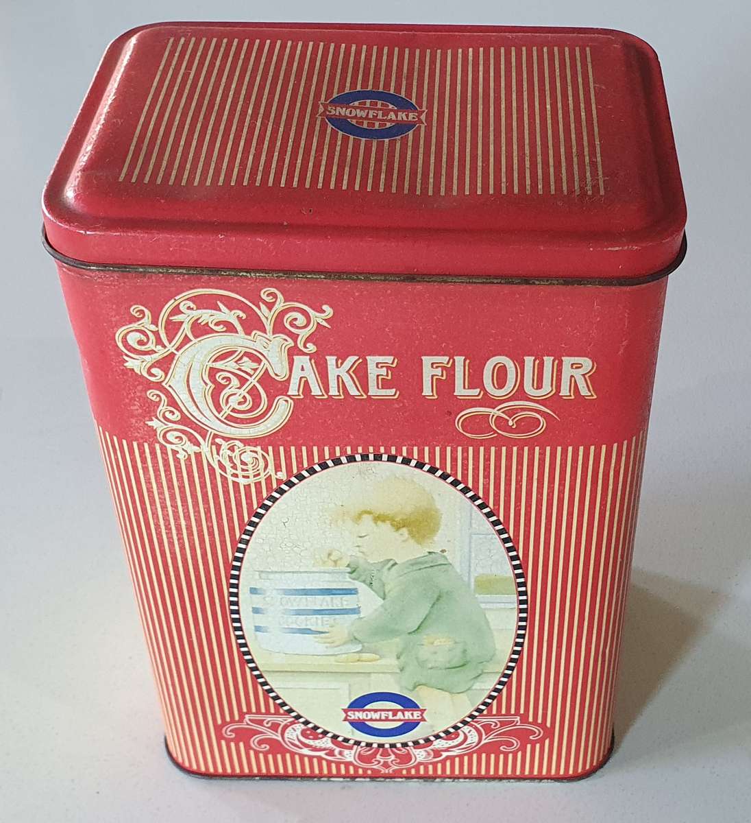 SNOWFLAKE CAKE FLOUR tin as per photo.