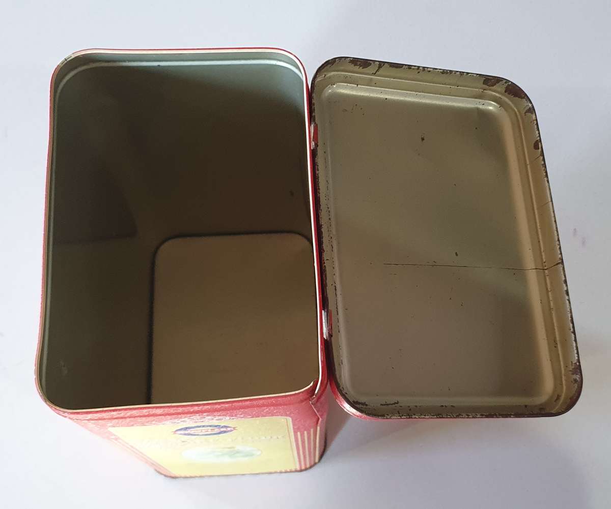 SNOWFLAKE CAKE FLOUR tin as per photo.