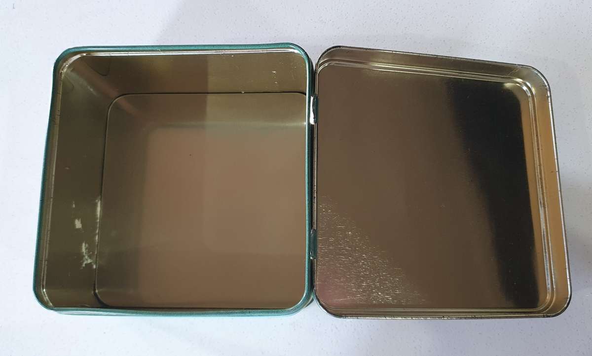 LIPTON TEA tin as per photo.