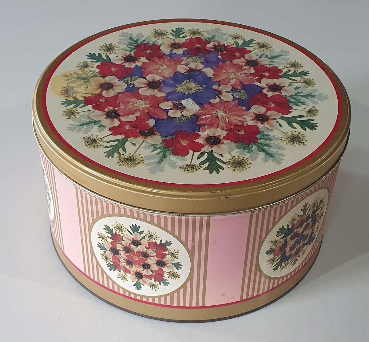 BAKERS BISCUITS tin as per photos